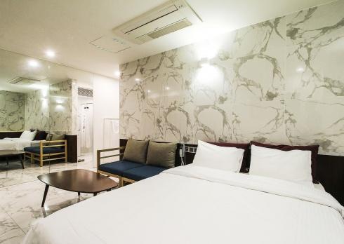 Hotel Elephant Shower Jinju Eksteriør bilde